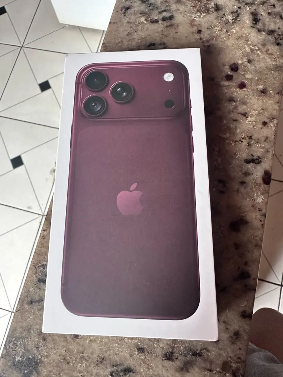 Caixa vazia de iPhone 18 pro Max 