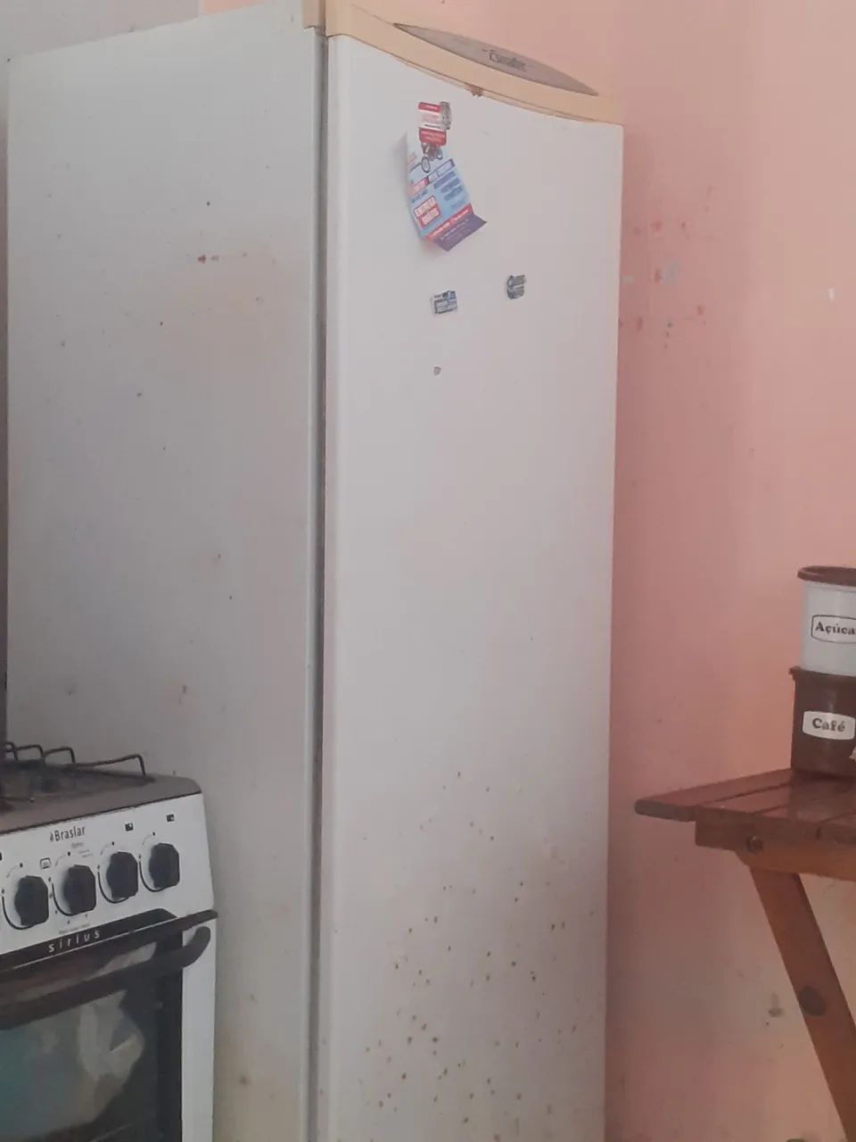 Vendo Uma geladeira 