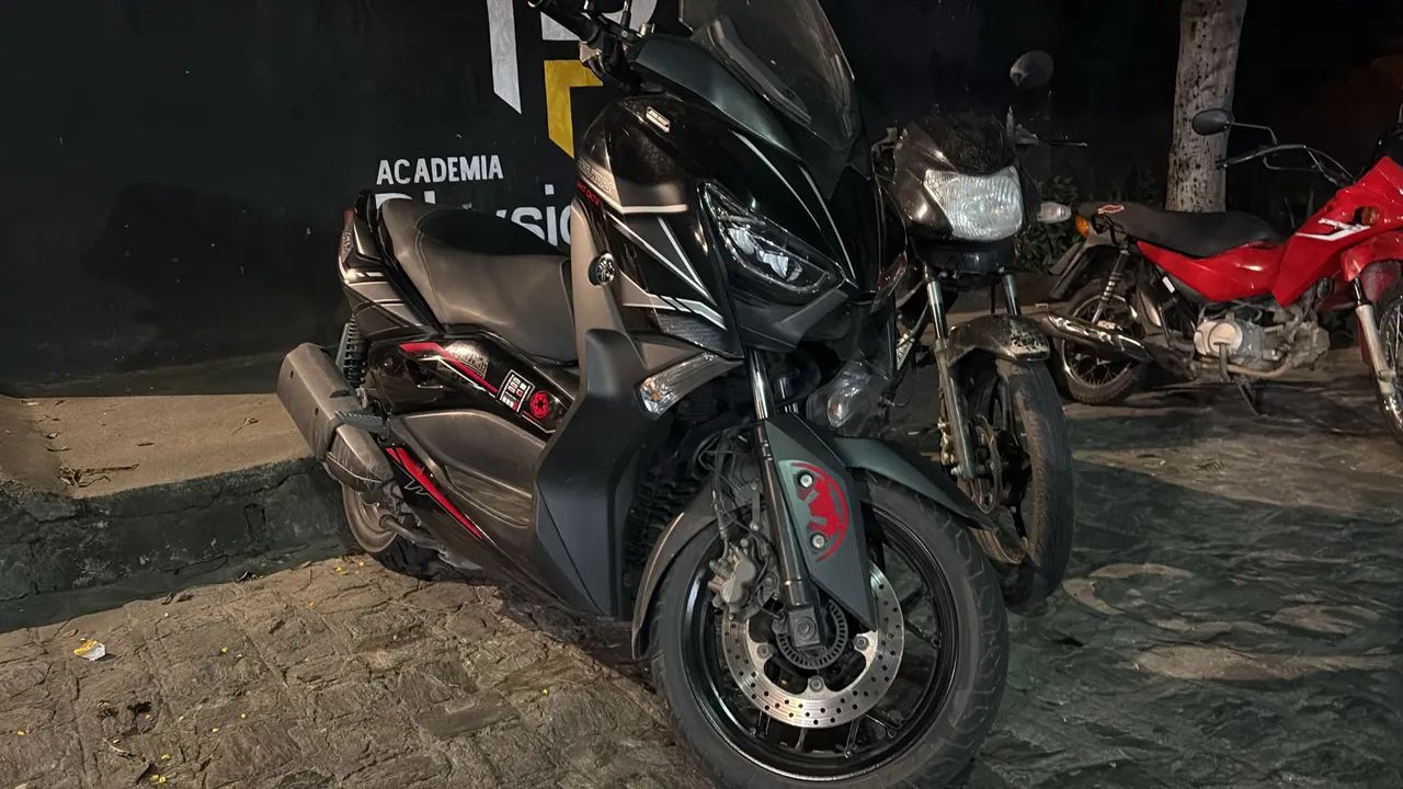 Xmax 250 2022 Darth Vader  - Foto 2