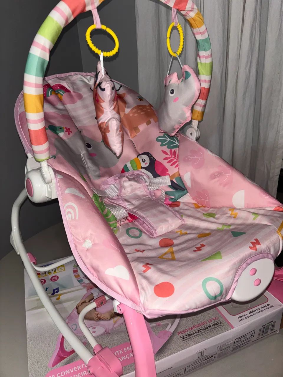 Cadeira descanso bebê menina