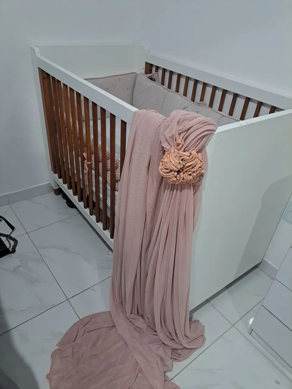 Vende-se berço madeira maciça e mdf, completo. - Foto 4