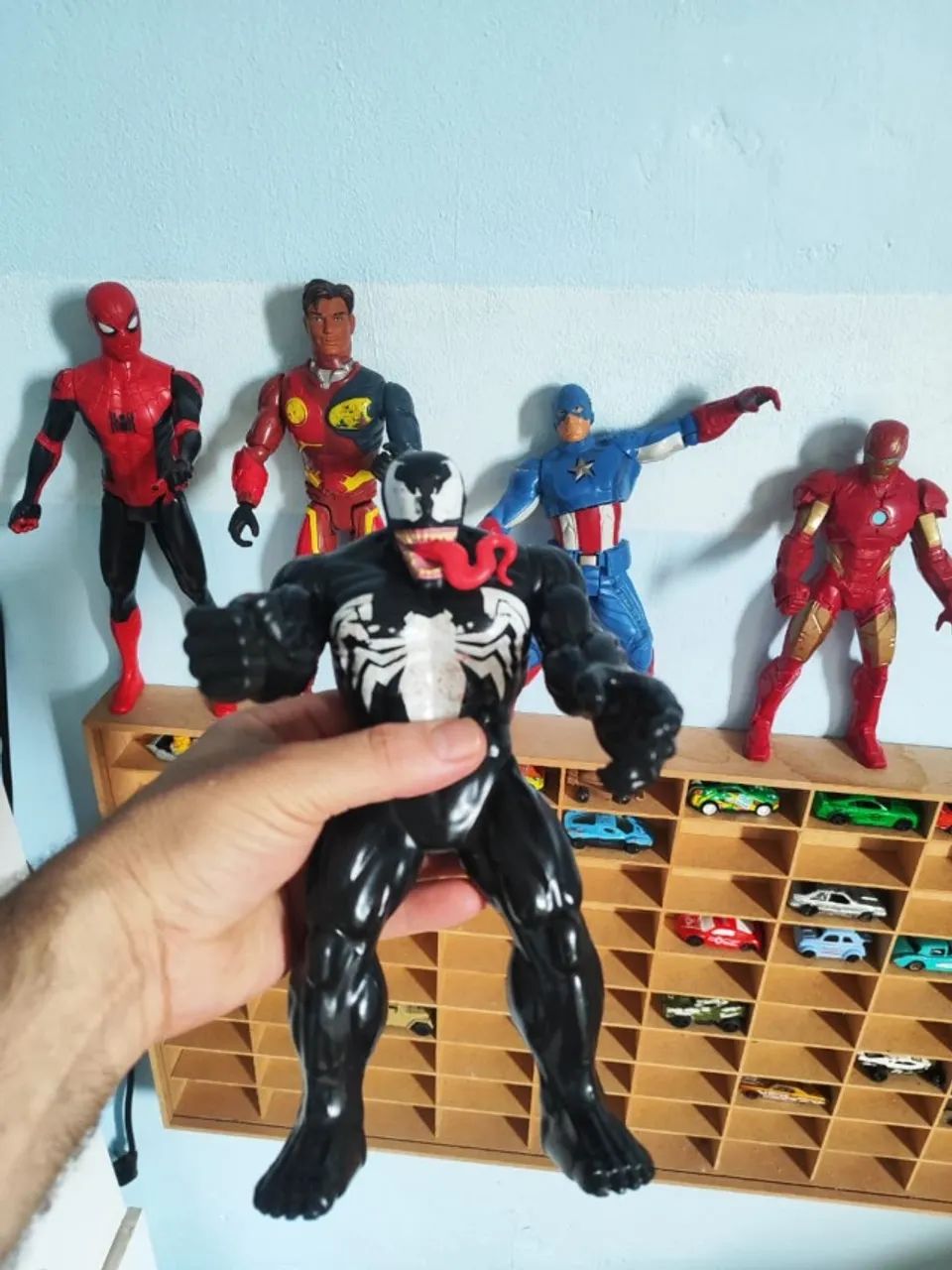 Bonecos De Super-Heróis Venom 24 centímetros seminovo - Foto 2