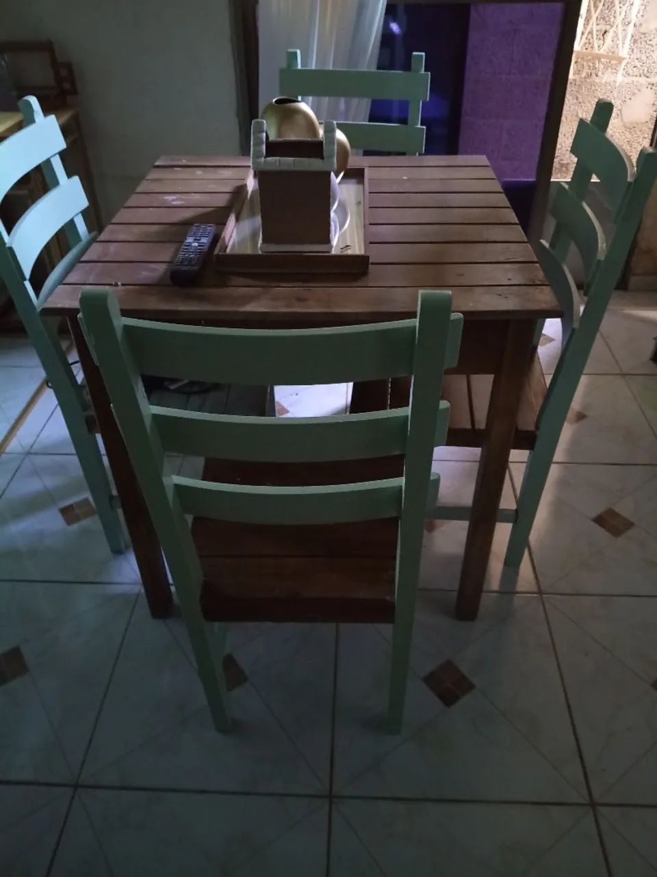 Vendo mesa com cadeira  - Foto 2