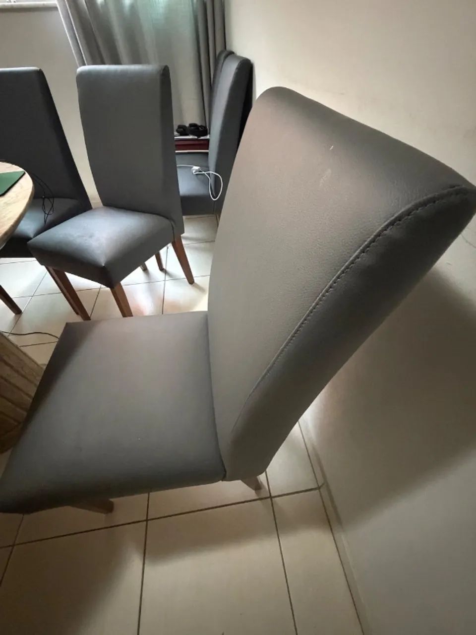 Vendo conjunto 6 cadeiras de jantar 