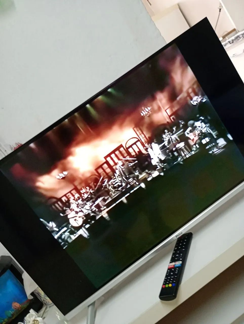 Vende se TV marca Philco Android 32 polegadas pode caisa qualquer coisa nova top das top - Foto 2