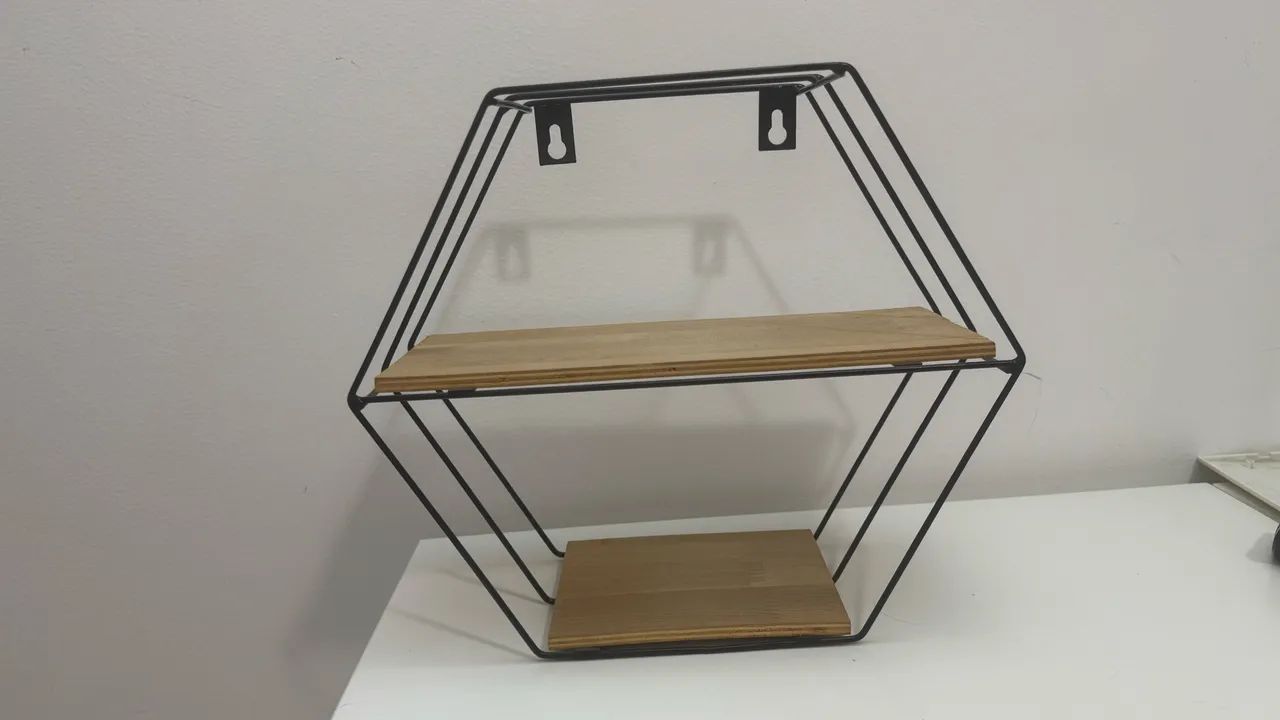 Prateleira nicho hexagonal de ferro