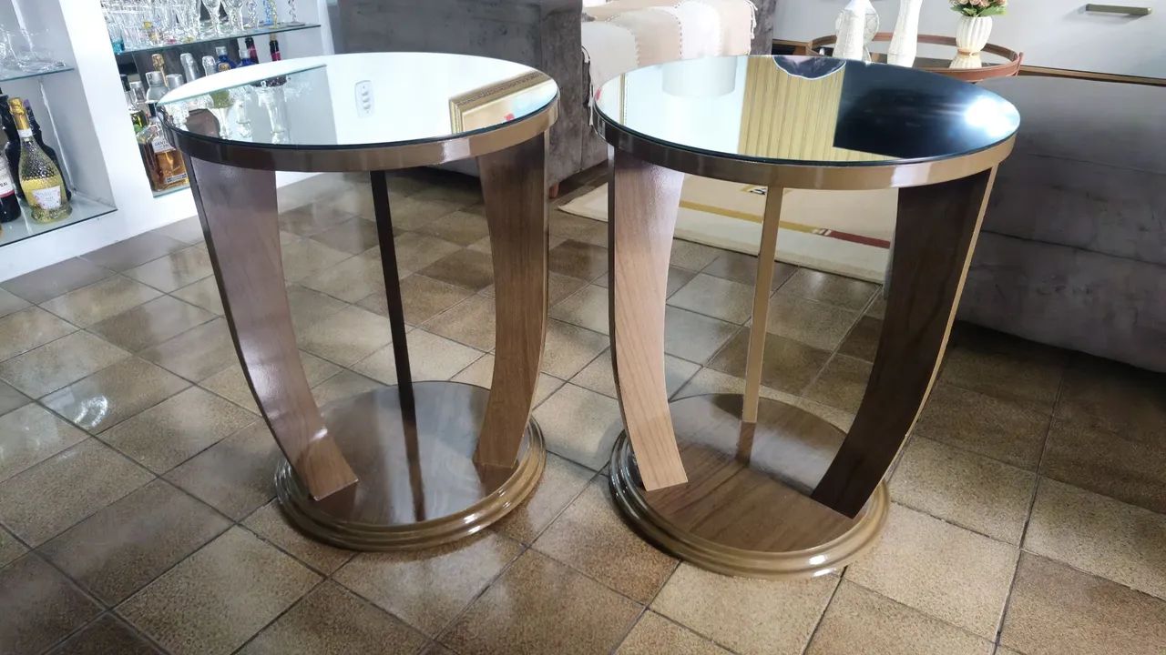Conjunto de mesas laterais