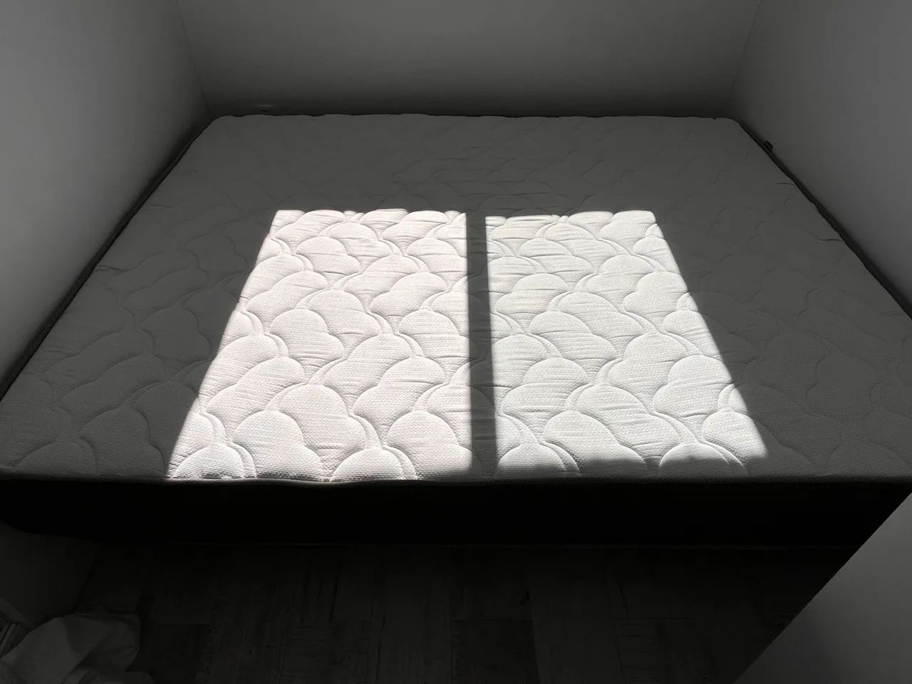 Cama Queen Nova