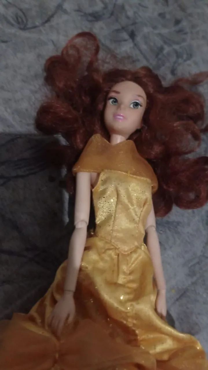 Boneca A Bela e a Fera articulada roupa original Disney 