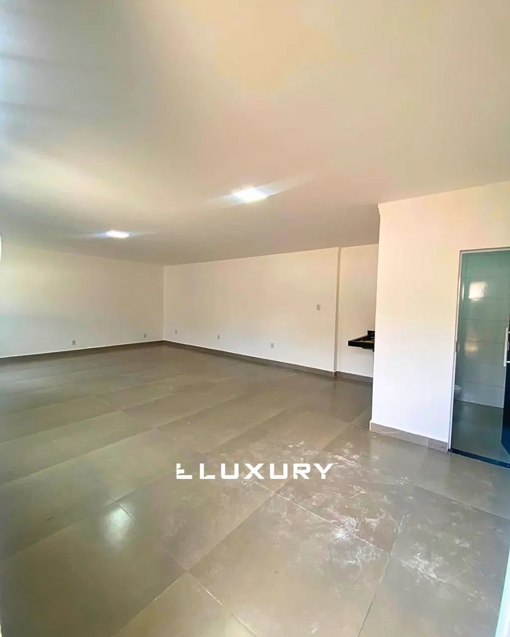Sala comercial para locação na Avenida Central  Uirapuru