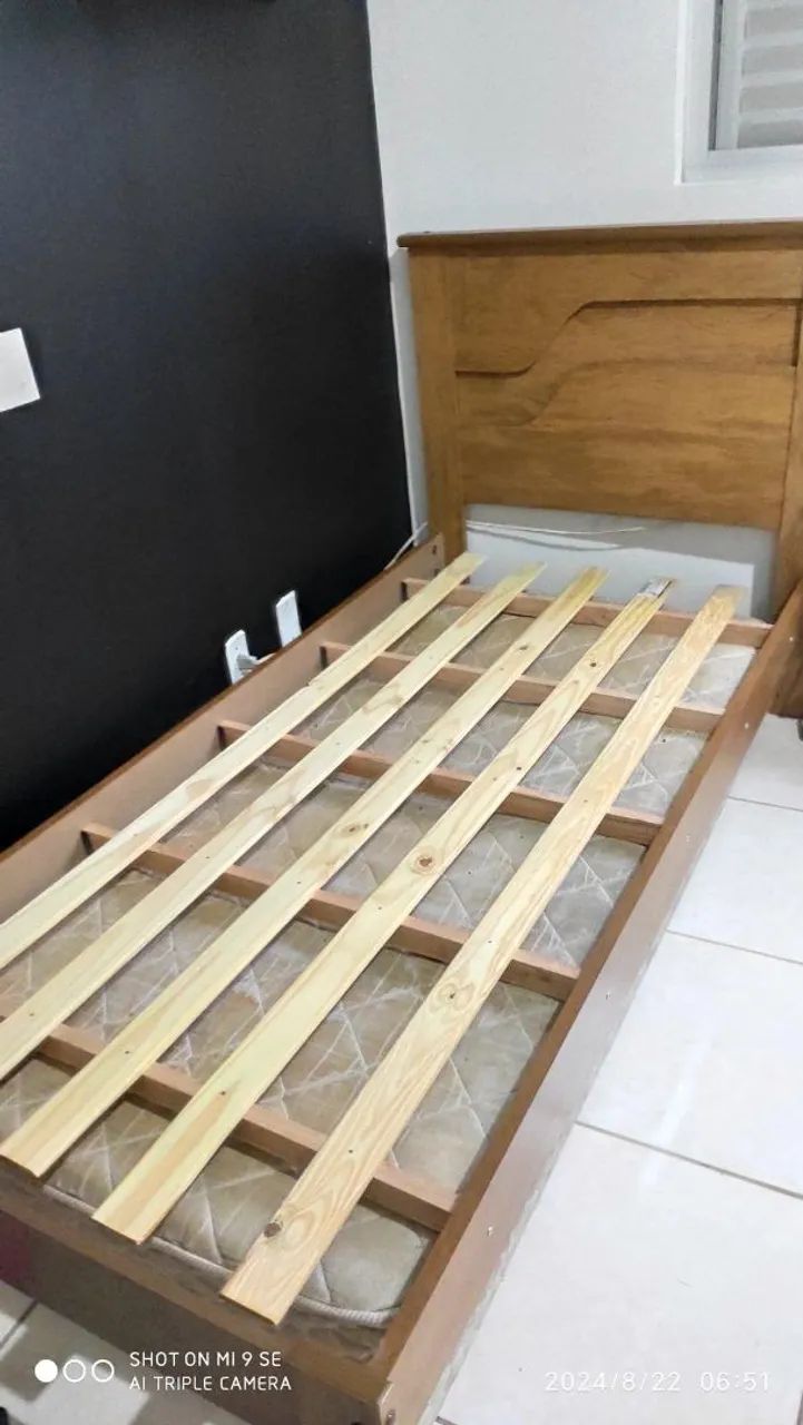 Vende-se cama de solteiro 
