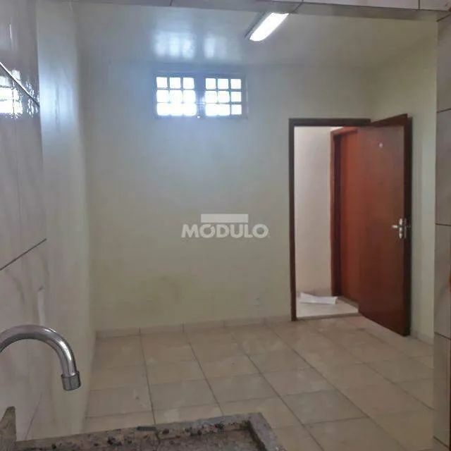 Kitnet disponível para locação no bairro Martins.