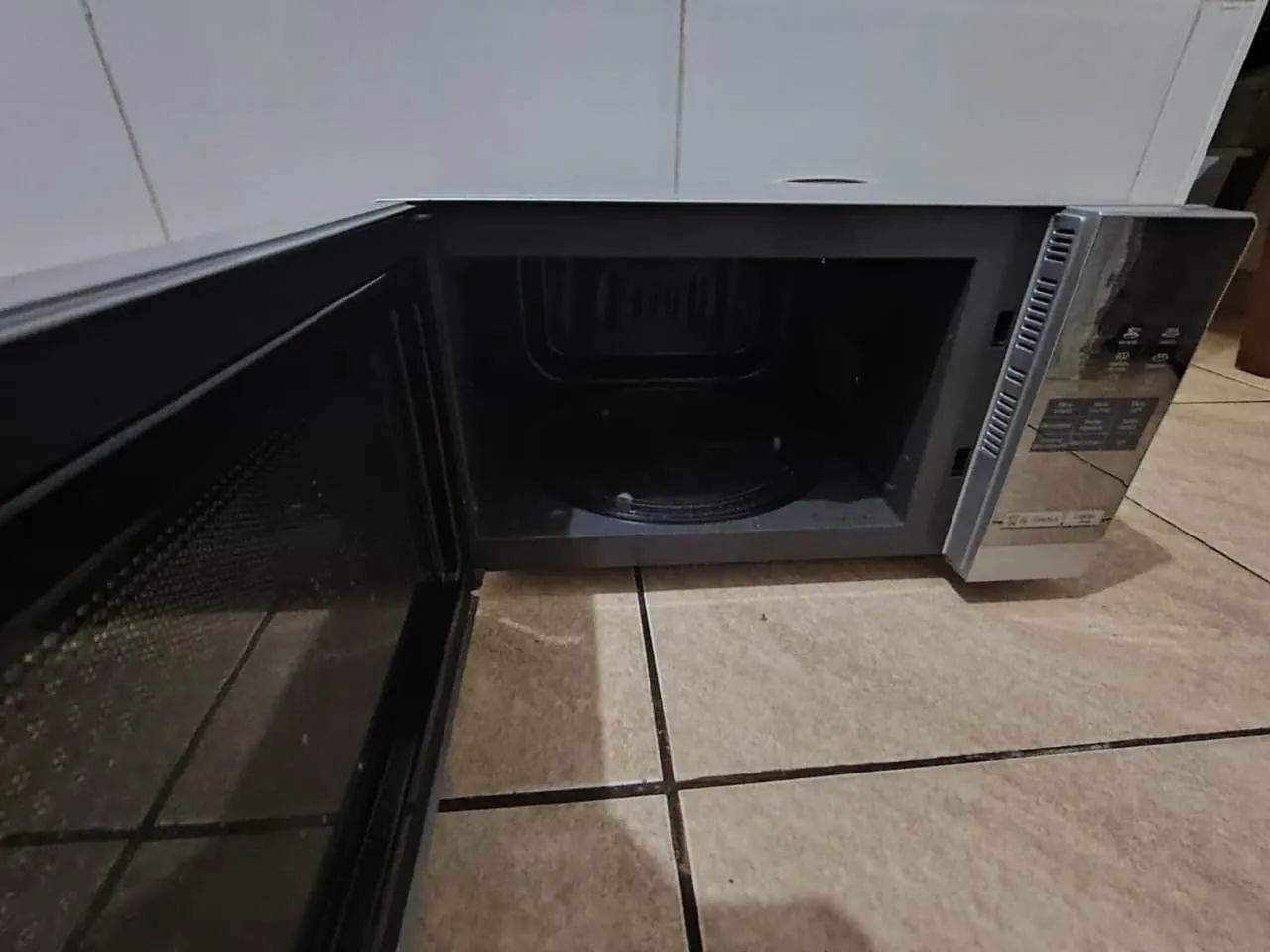 Microondas LG Easyclean 30l COM DEFEITO  - Foto 3