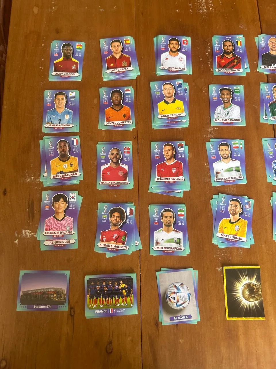 Lote 212 figurinhas copa do mundo 2022 - Foto 4