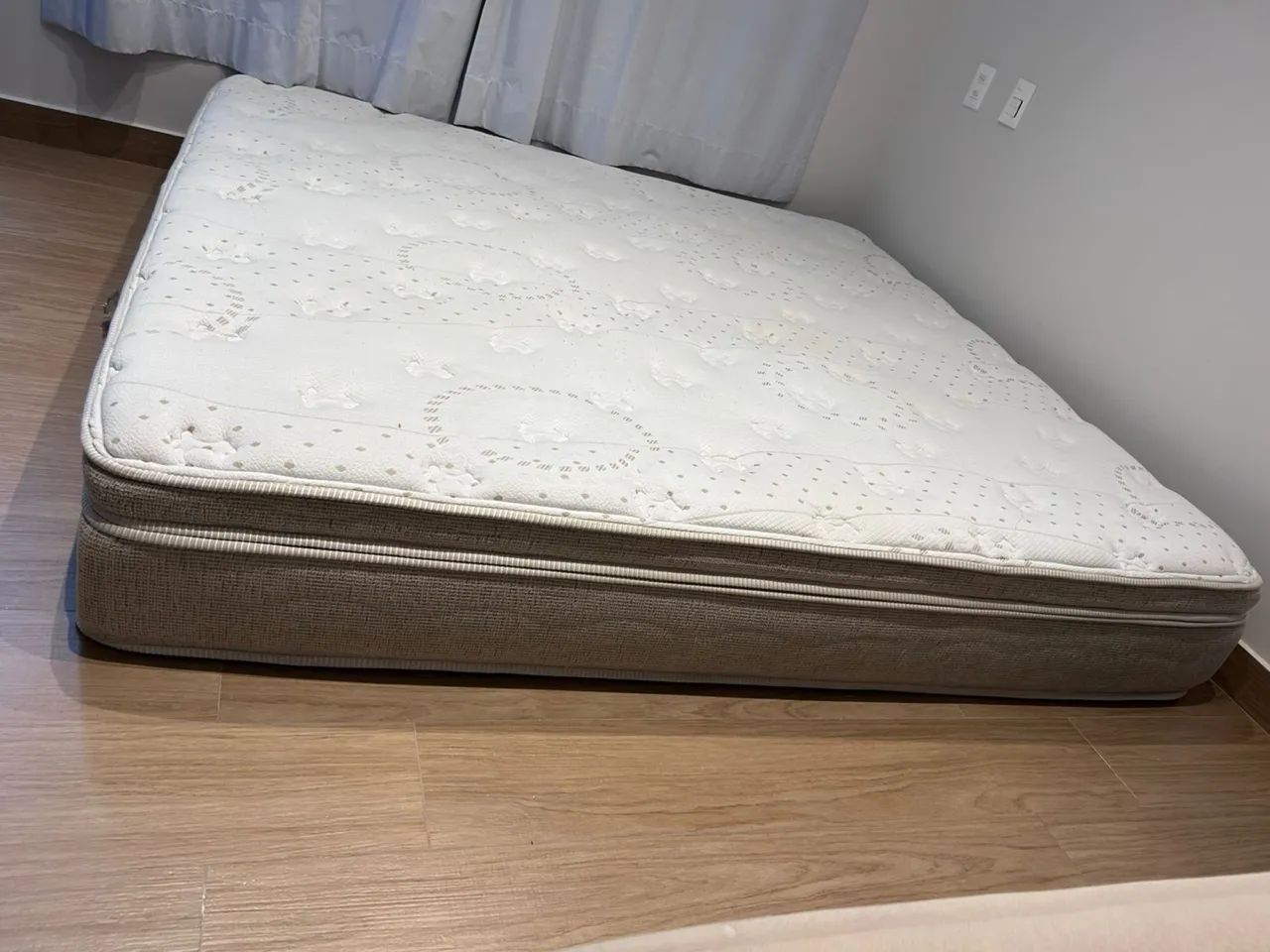 Colchão King Size - Marca Simmons, Modelo CO Sunset Latex PTQ. - Foto 2