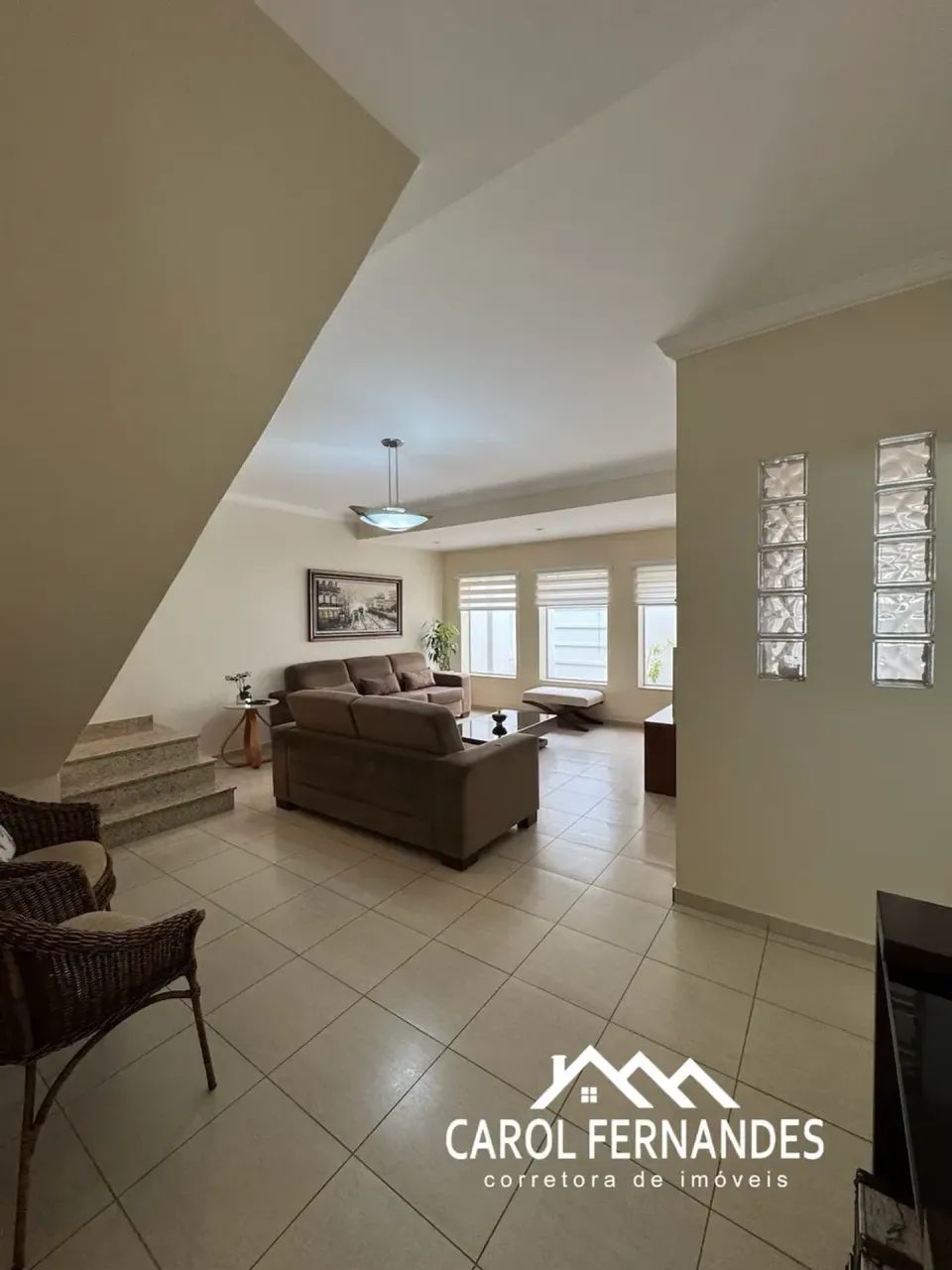 Casa com 3 quartos, quintal, churrasqueira e 2 vagas de garagem - Foto 2