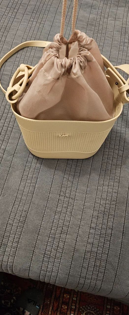 Bolsa emborrachada com bolsinha avulsa - Foto 2