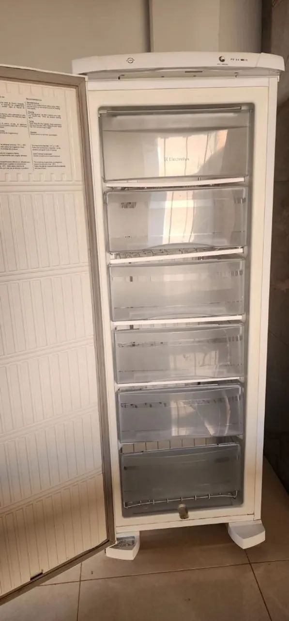Freezer Vertical Electrolux FE 22 - Foto 4