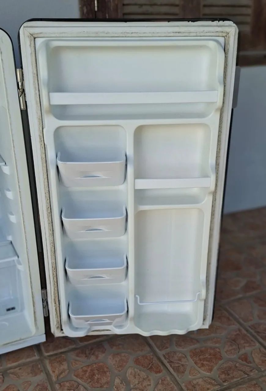 Frigobar Midea Retrô 95L 220V | Pouco Uso | A++ - Foto 2