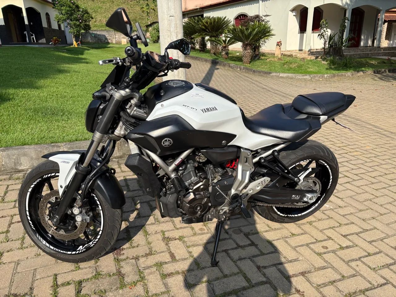 YAMAHA MT - 07 - Foto 2