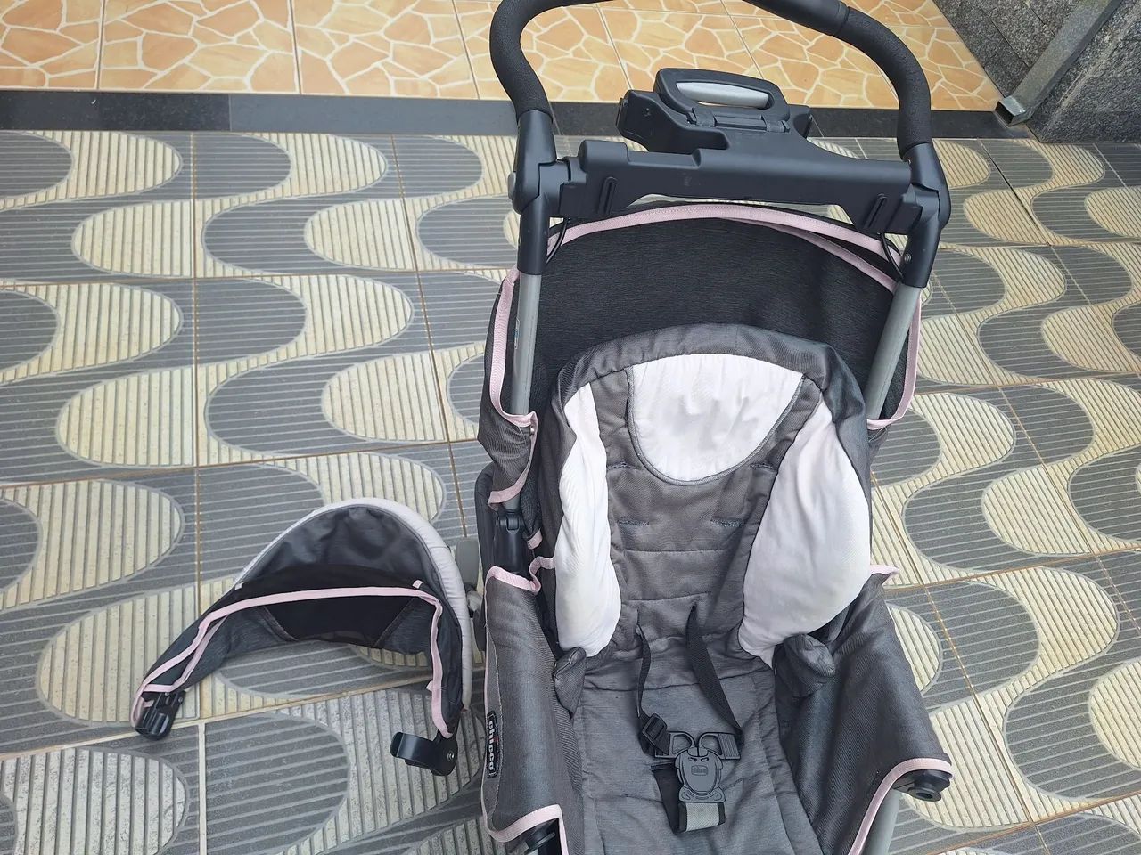 Vendo carrinho de bebe 250,00 - Foto 6