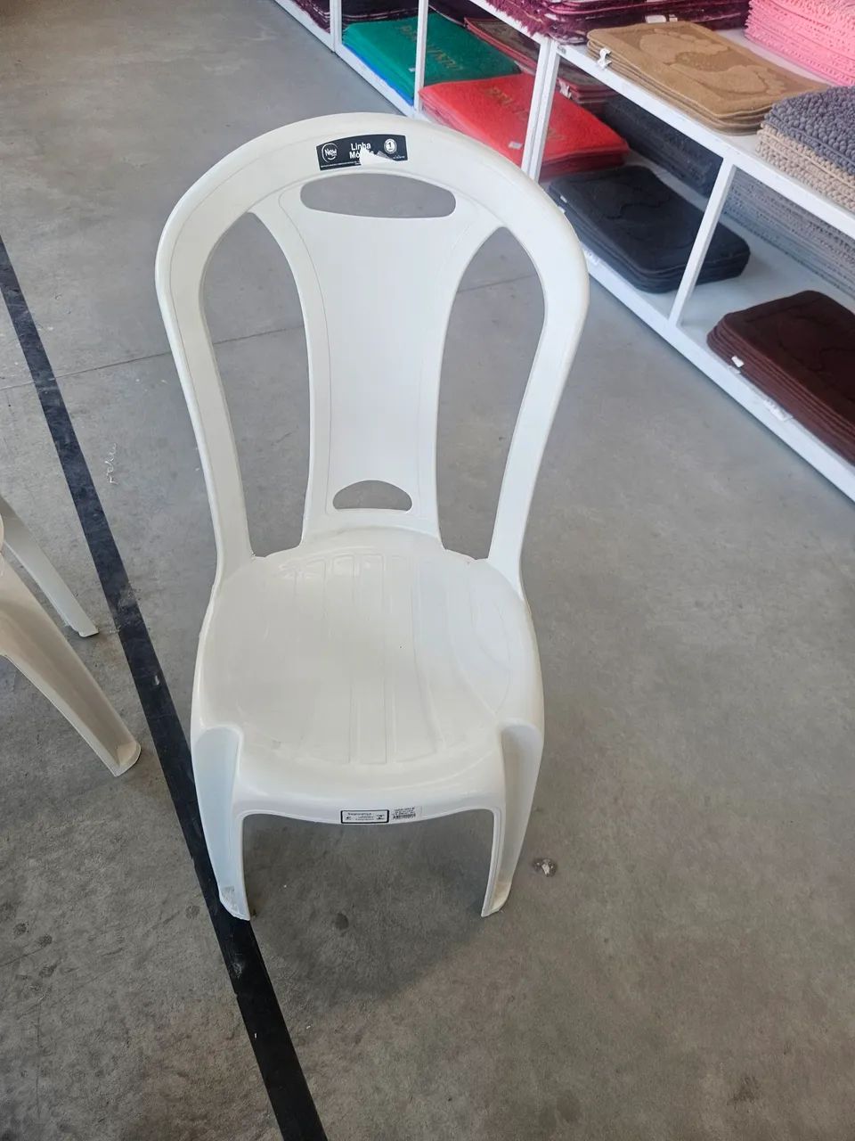 Cadeira de platico branca sem braço 