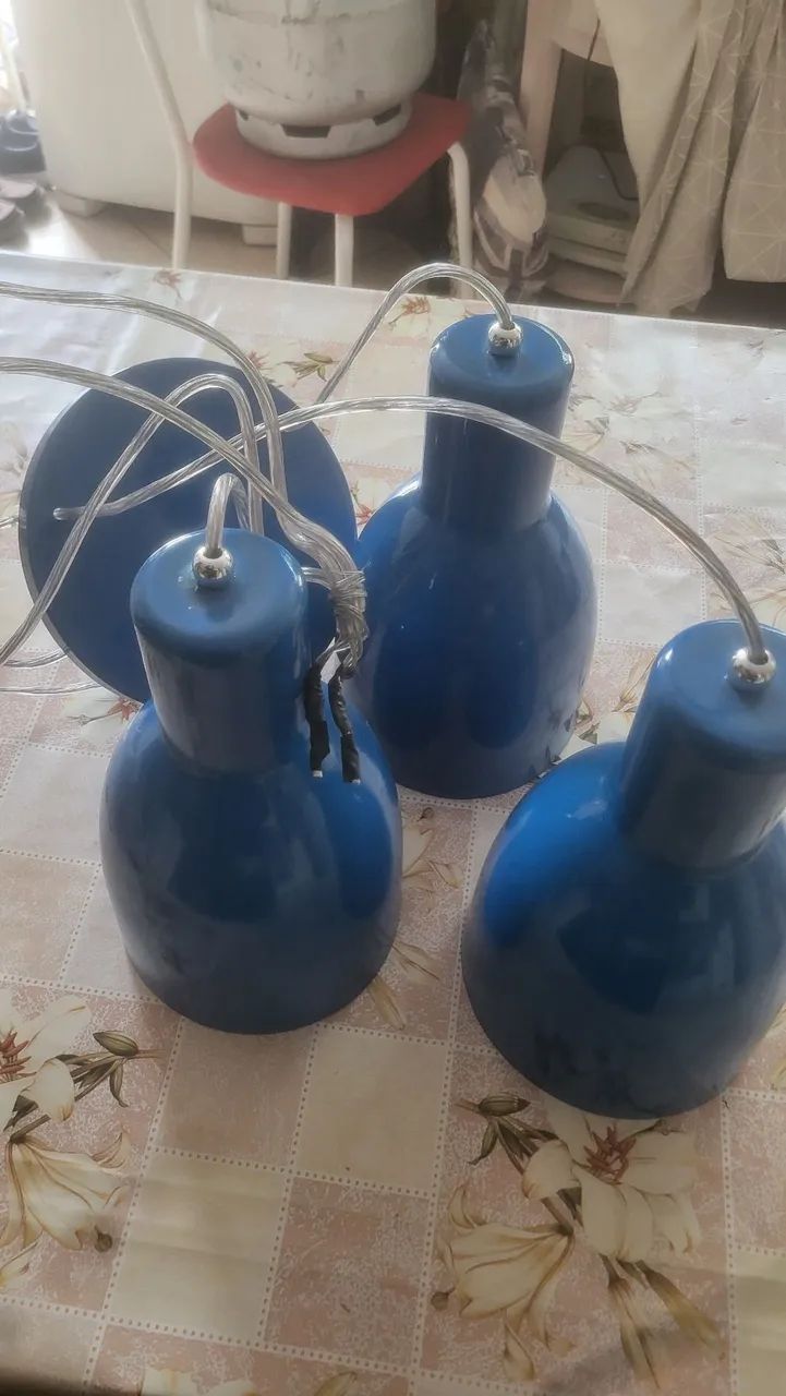 Três luminárias com lâmpadas  - Foto 2