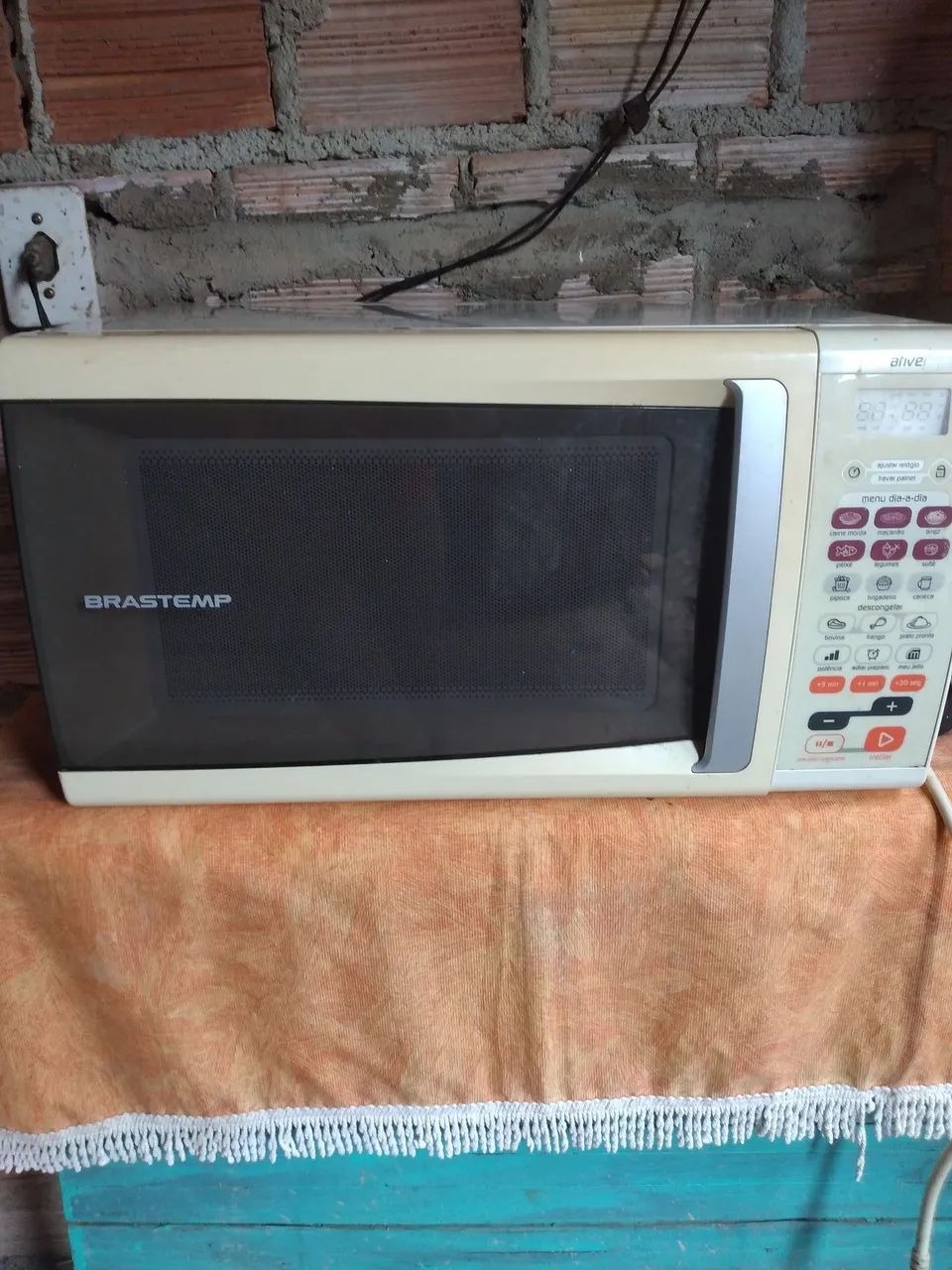 Vendo micro-ondas com defeito 