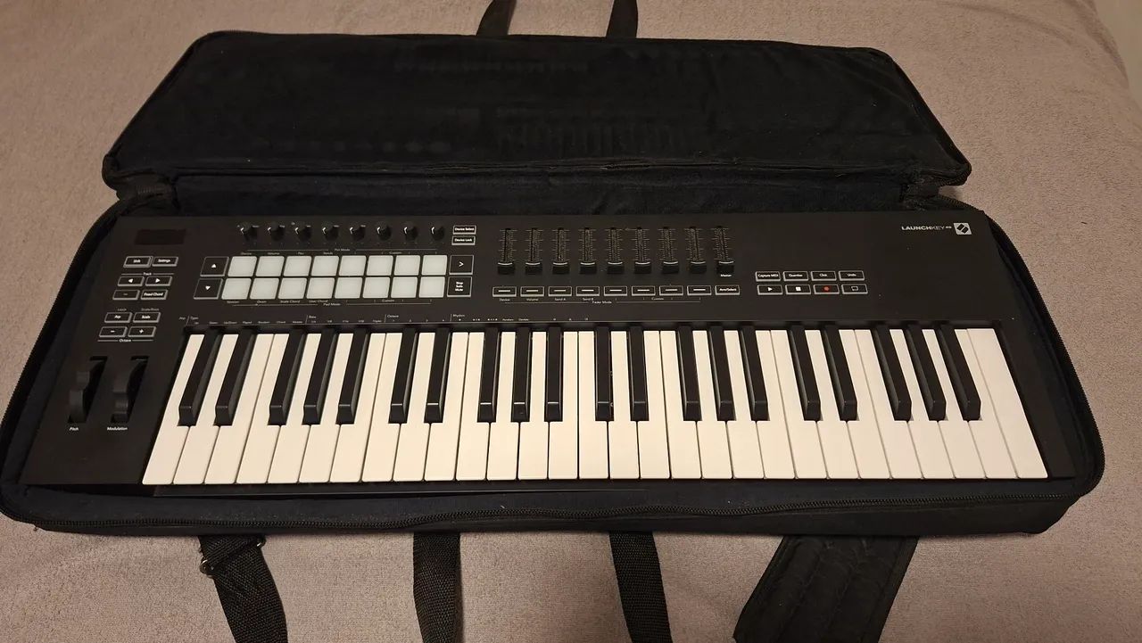 Controlador Novation Launchkey MK3 49