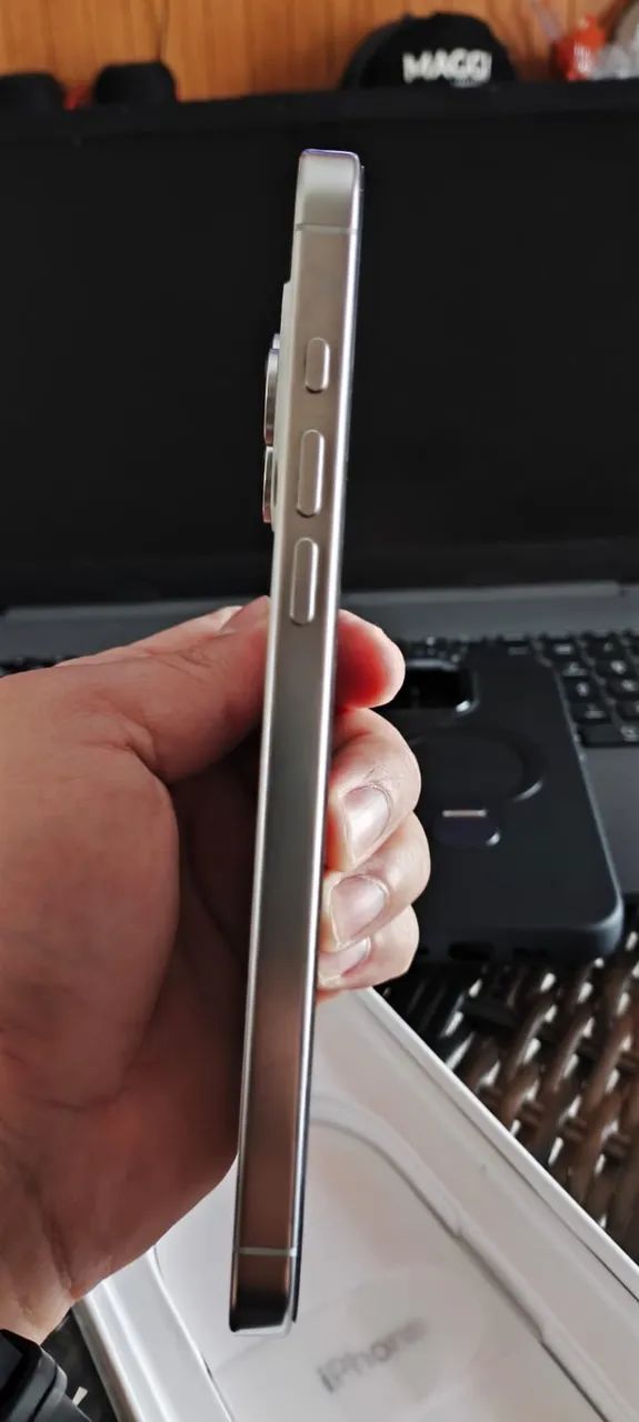 iPhone 16 pro Max Branco Titanium 256GB OPORTUNIDADE  - Foto 2