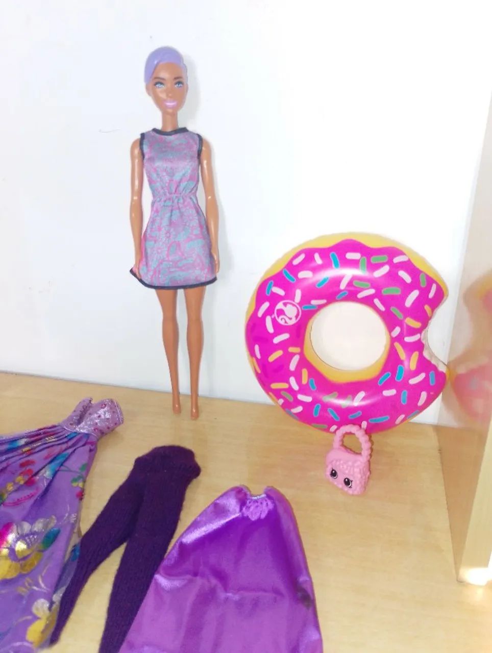 Lote de roupinhas com a boneca Barbie  - Foto 5