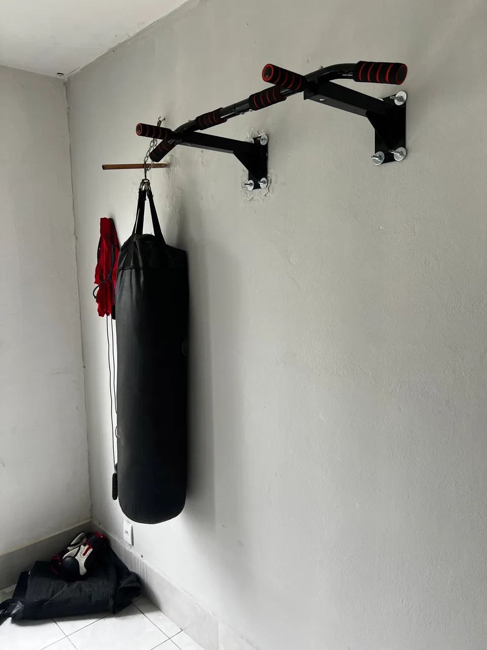Saco de pancada + Barra fixa de brinde