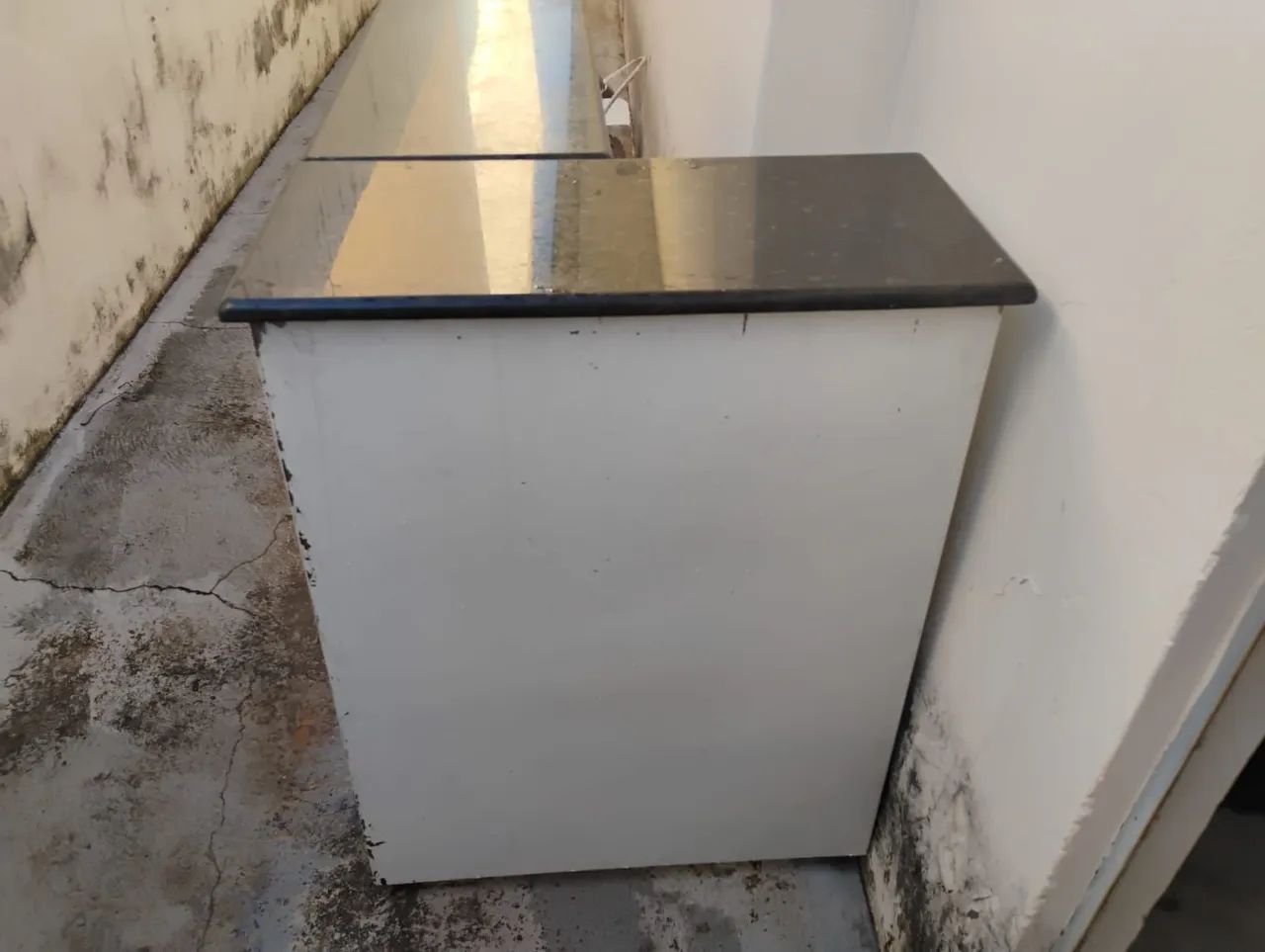 Balção metelico com tampo de granito - Foto 3