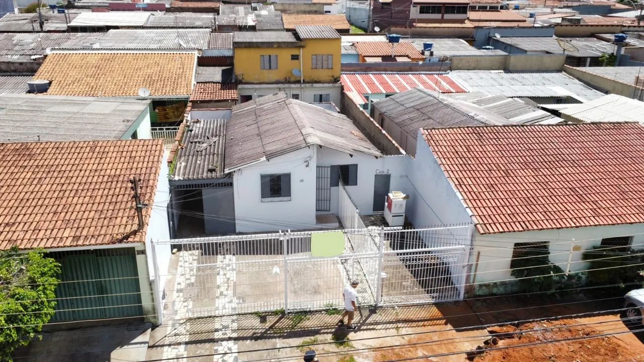 Vendo casa quadra 42 m norte escriturada 