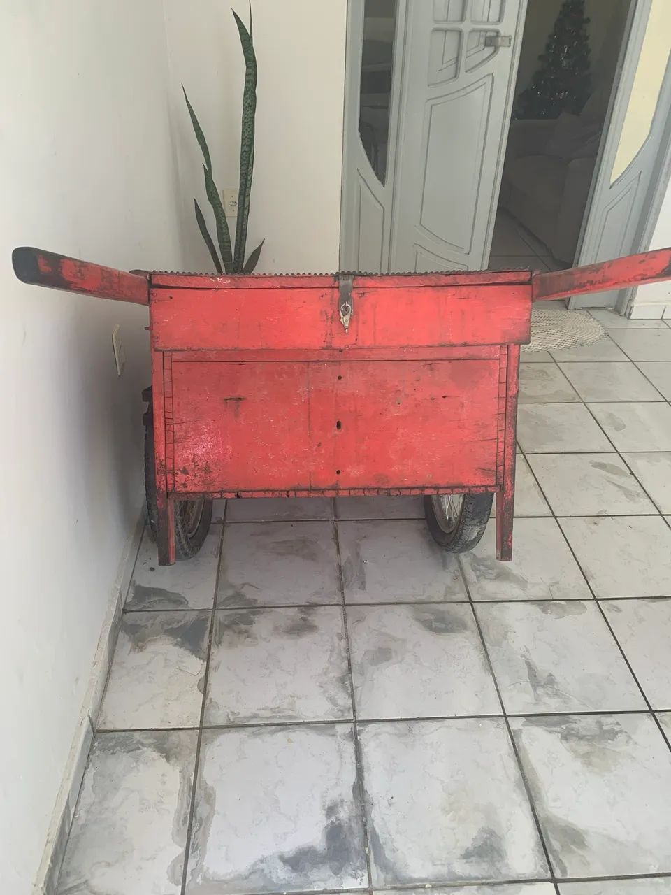 Carrinho de mão de madeira  - Foto 3