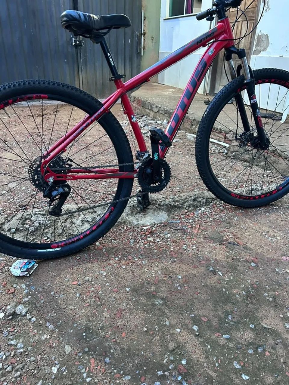 Bicicleta Aro 29 de marcha e Freio a Disco semi nova so pega e usar  - Foto 3