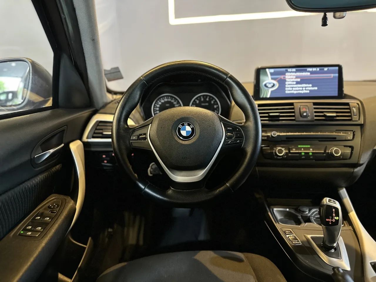 BMW Série 1 Sport 1.5 TB 12V Aut. 5p, foto 9 de 11