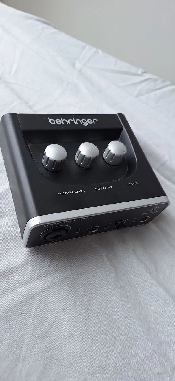 Interface de som Behringer U-Phoria UM2