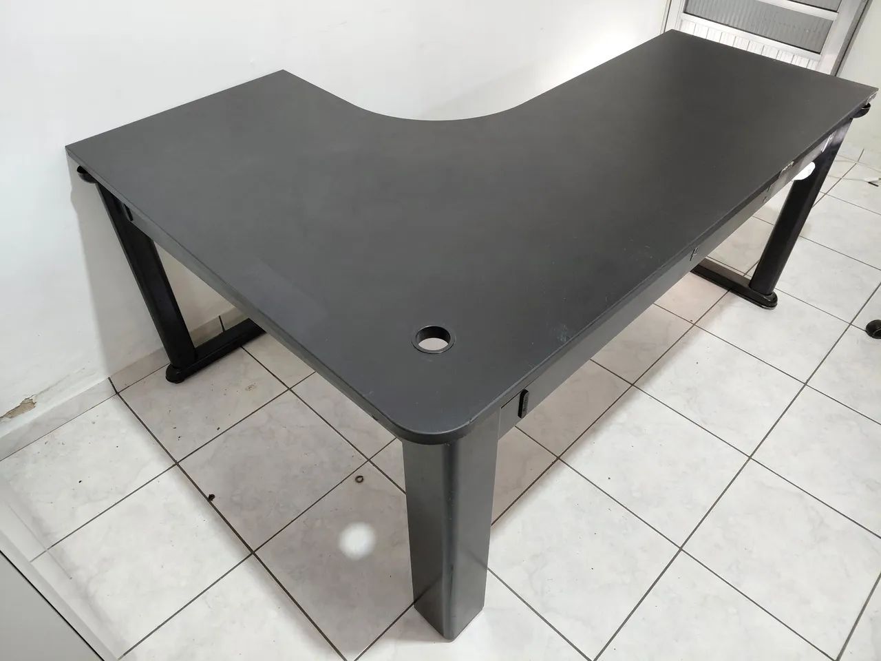 Mesa de escritório em L