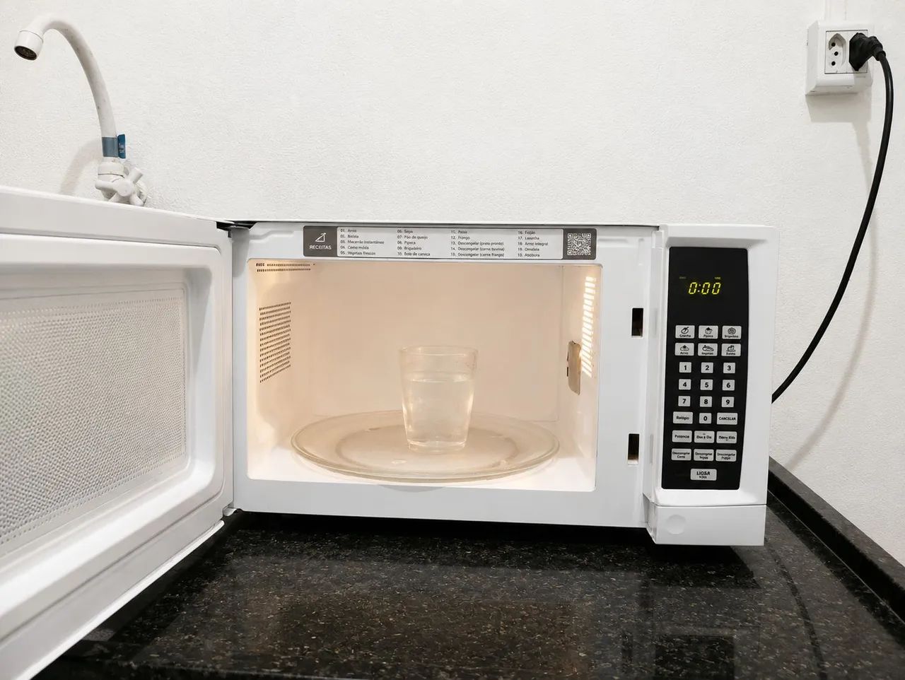 Microondas Electrolux completo ótimo funcionamento 26 litros  - Foto 2