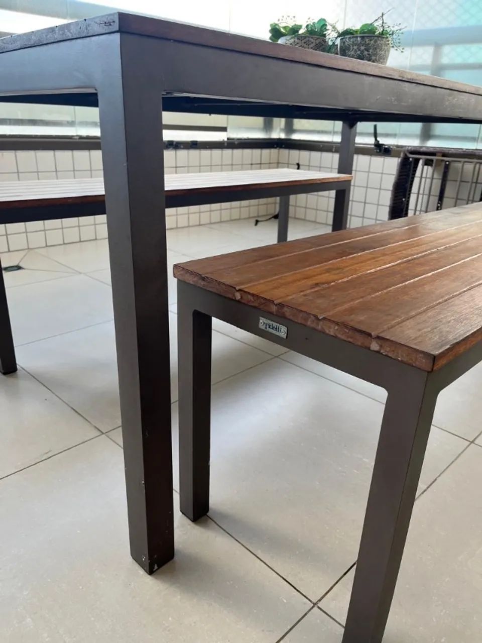 Mesa retangular com bancos em madeira - tidelli 