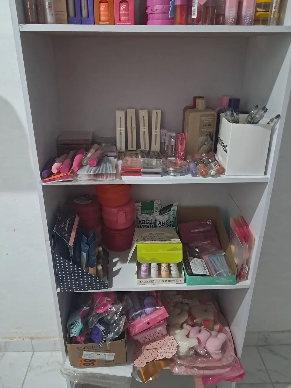 Vendendo um estoque de maquiagem e acessórios  - Foto 5