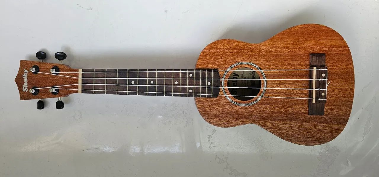 Ukulele Soprano Shelby SU-21M + Capa Soft Case