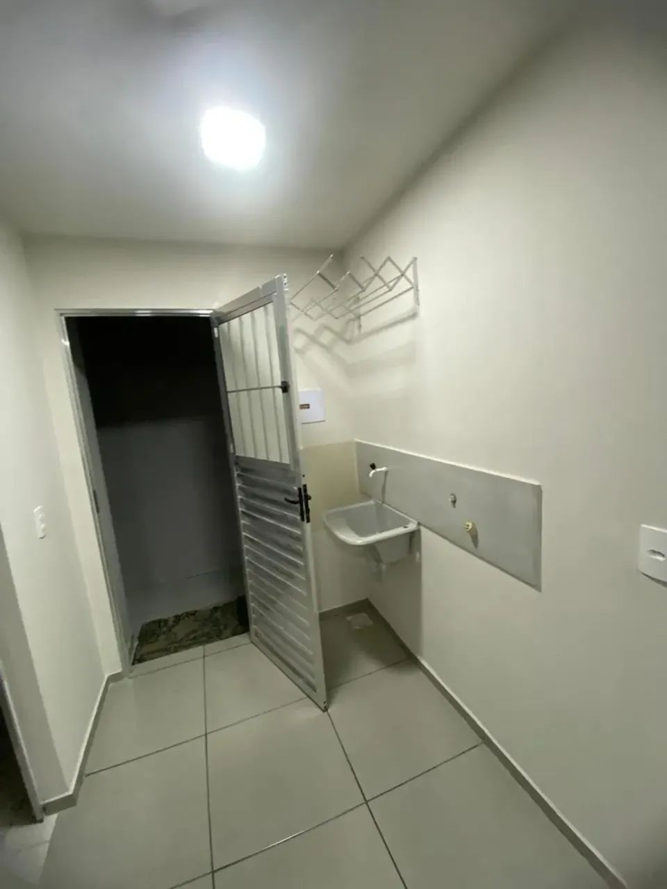 Kitnet mobiliada, já inclui água, energia, wifi e ar condicionado. - Foto 4