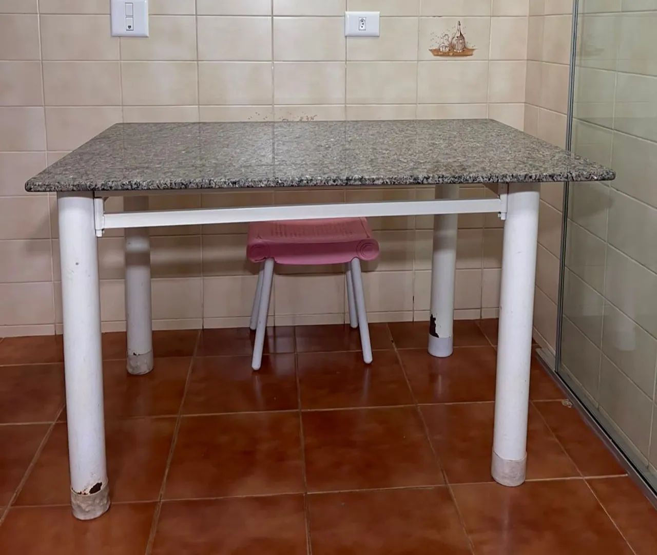 Mesa - pés de ferro, Tampo em granito  - Foto 5