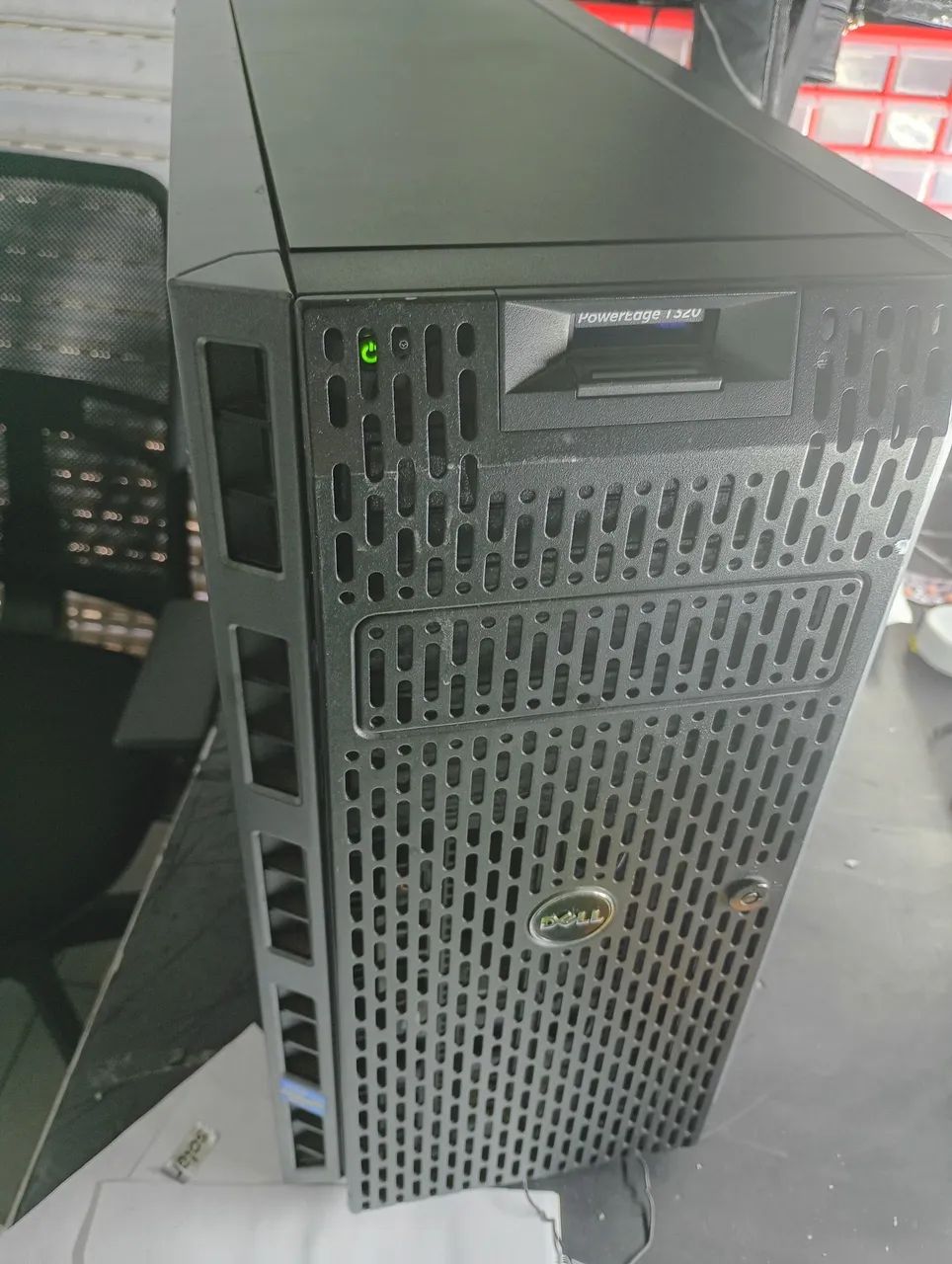 servidor torre Dell PowerEdge T320, estado de novo 