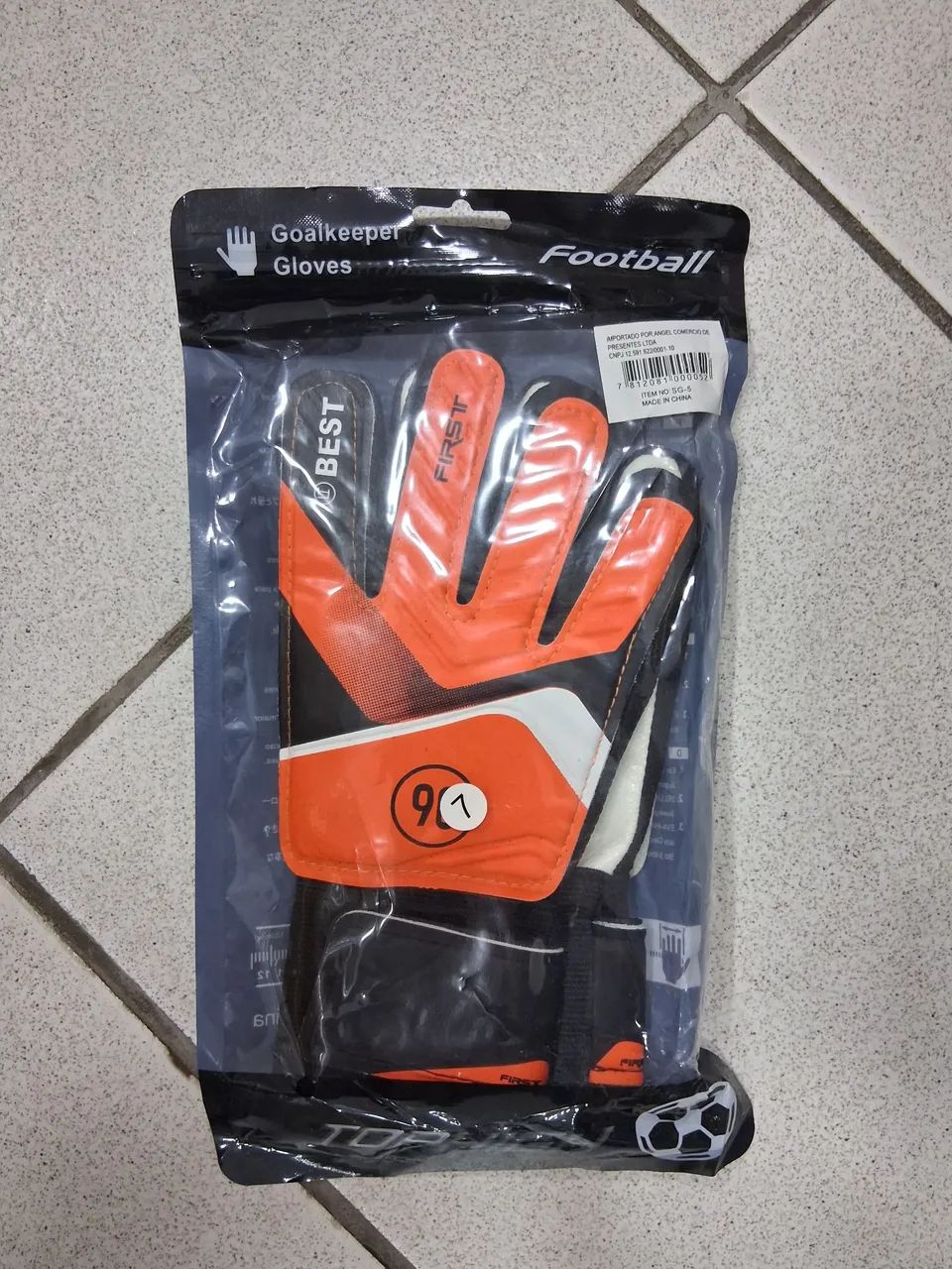 Luvas  de goleiro infantil TAMANHOS  5 , 6 ,7 ,E 9 - Foto 4