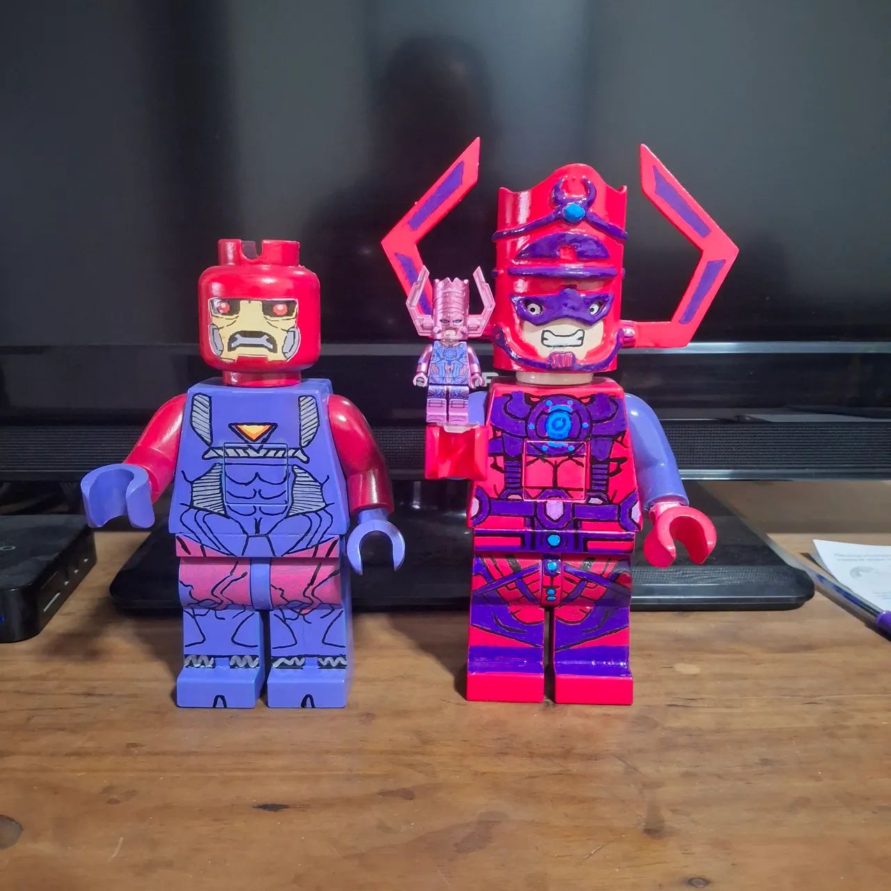 Lote com Similar lego custom Sentinela + Galactus - Hobbies e