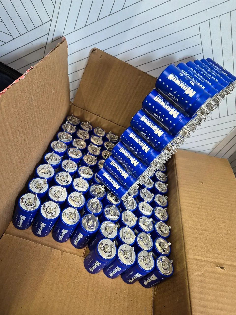 Ultra capacitor maxwell 2.7v 350F  - Foto 3
