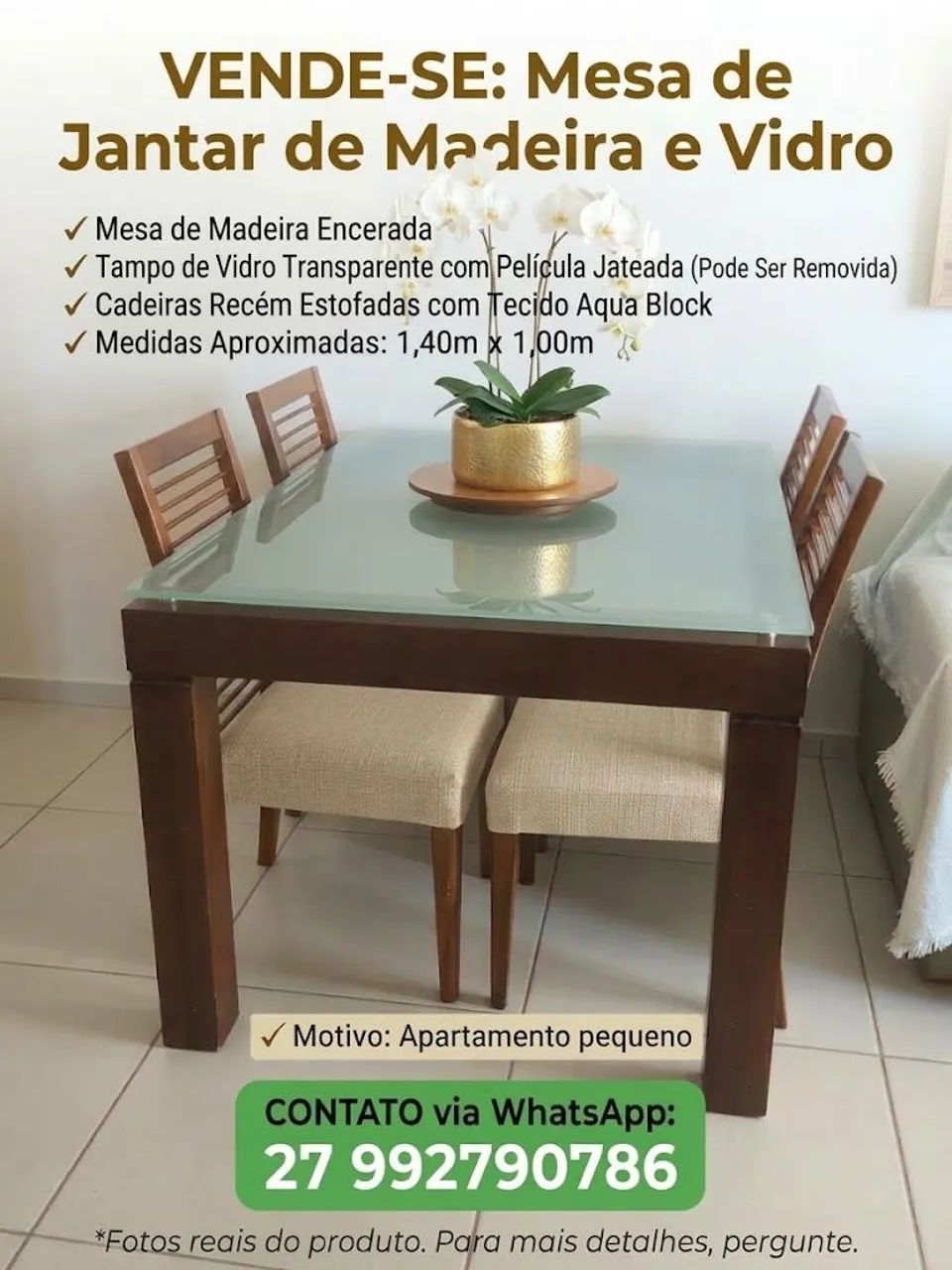 Mesa de madeira com tampo de vidro e 4 cadeiras